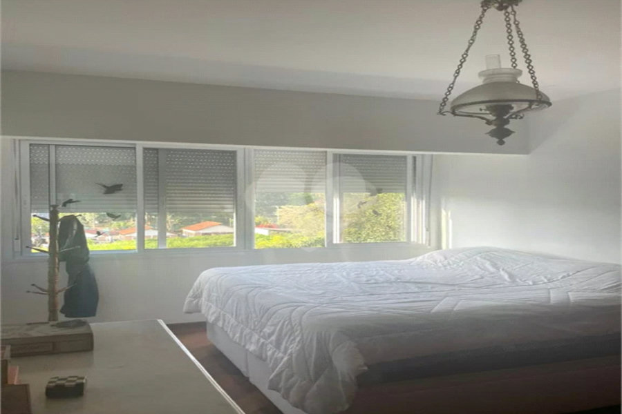 Sobrado à venda com 3 suítes em Horto, São Paulo, SP