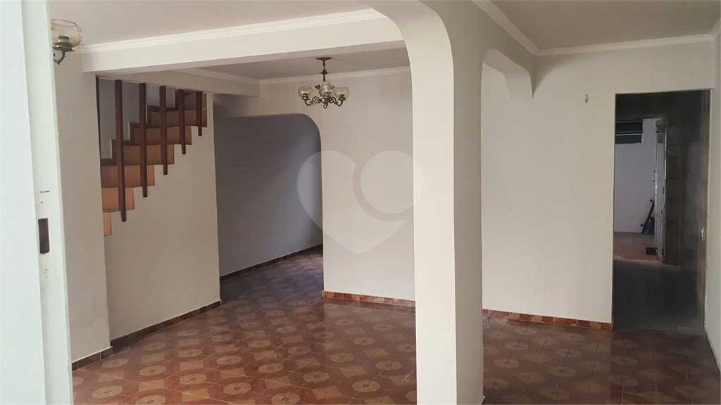 Sobrado à venda com 3 quartos em Vila Nilo, São Paulo, SP