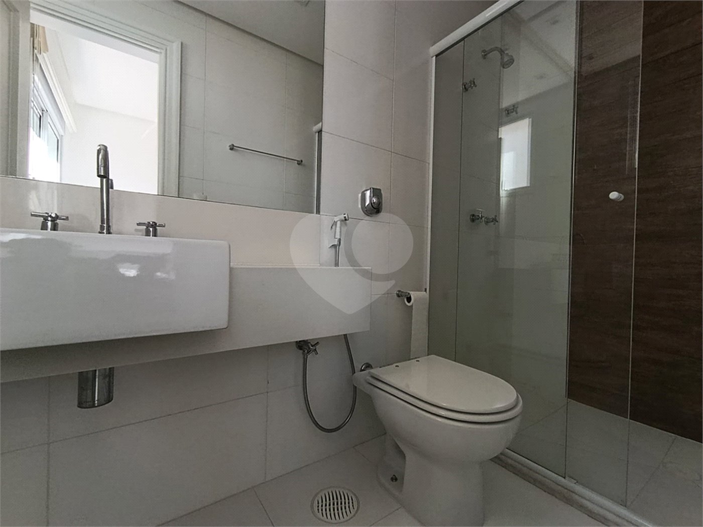 Apartamento para alugar com 3 suítes em Jardim Virgínia, Guarujá, SP