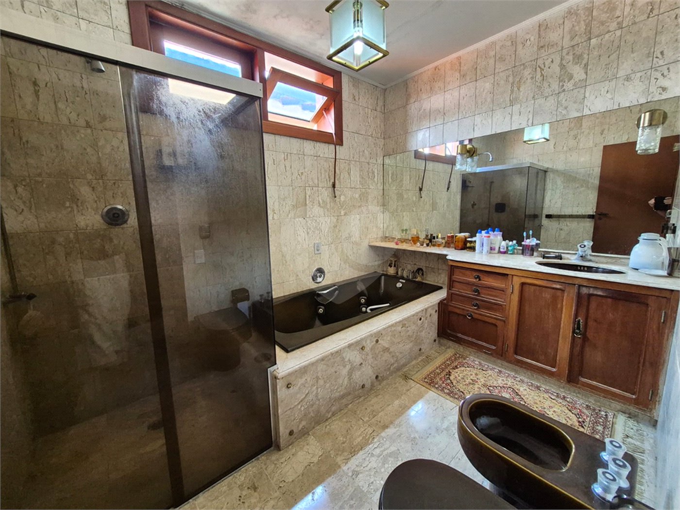 Casa de Vila à venda ou para alugar com 4 quartos, sendo 2 suítes,  em Jardim Leonor, São Paulo, SP