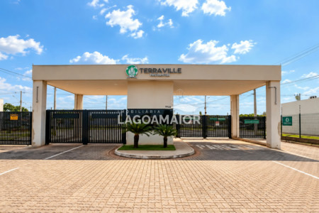 Casa à venda com 3 quartos, sendo 1 suíte, no condomínio Terra Ville, Três Lagoas - MS