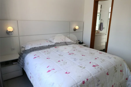 Sobrado novo, com 250m², 3 quartos, sendo 1 suíte, 2 garagens, à venda na Vila Prudente