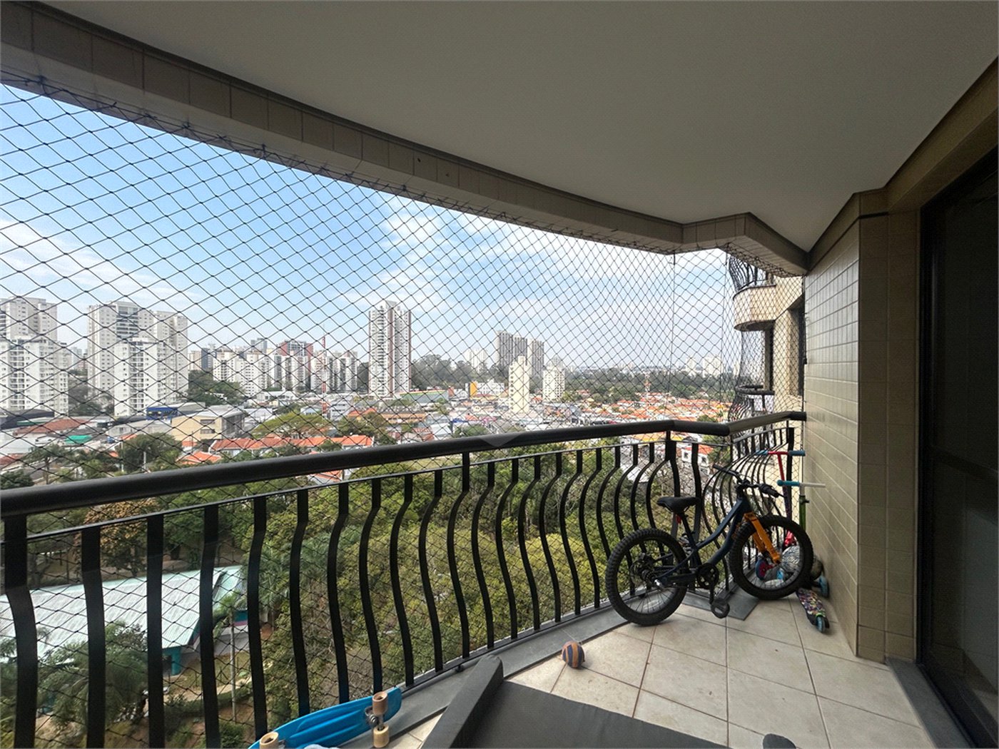 Apartamento à venda com 3 quartos, sendo 2 suítes, em Alto da Boa Vista, São Paulo, SP