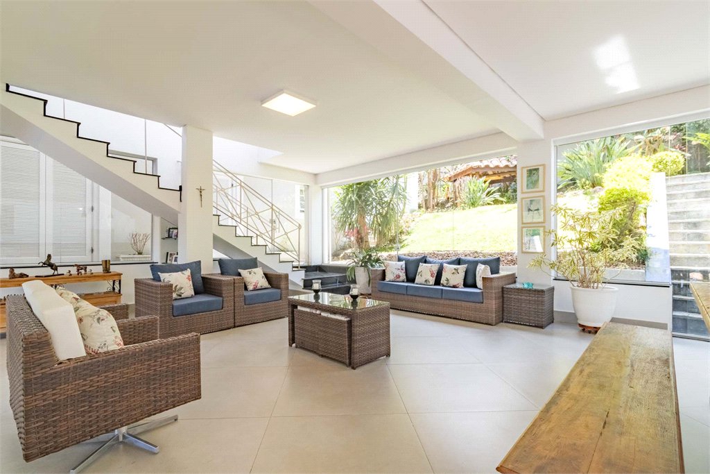 Casa à venda com 7 quartos, sendo 5 suítes,  em Morumbi, São Paulo, SP
