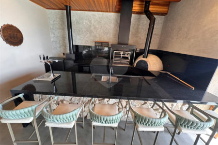 Casa à venda com 6 suítes no condomínio Vila Pinhal, Itirapina - SP
