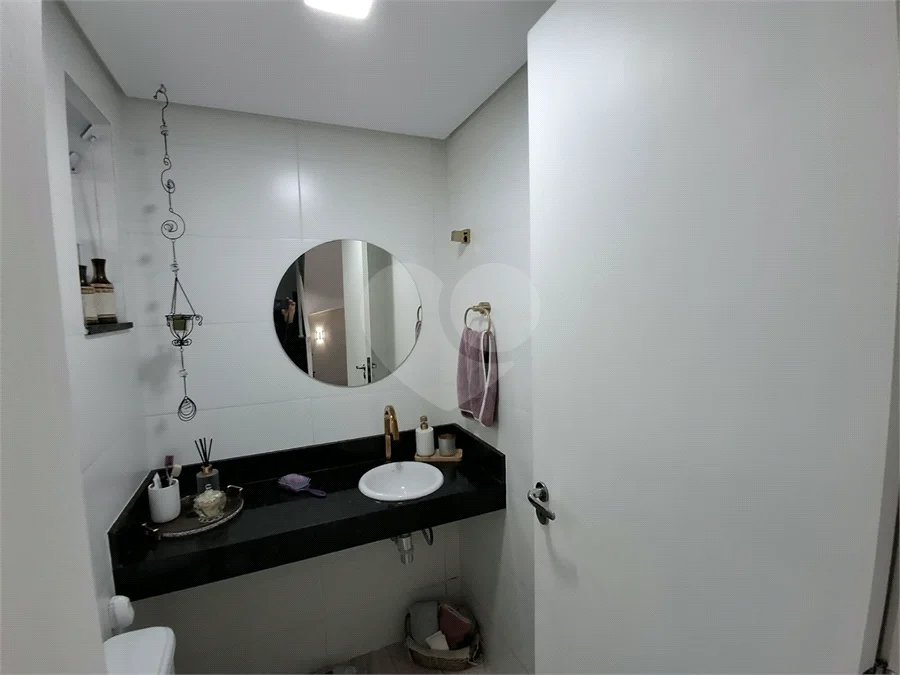 Casa à venda com 3 quartos, sendo 1 suíte, no condomínio Vila Arnoni, São Paulo - SP