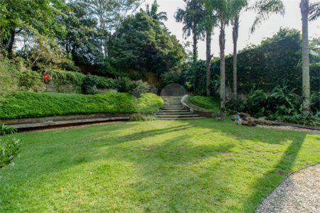 Sobrado à venda com 4 suítes em Jardim Cordeiro, São Paulo, SP