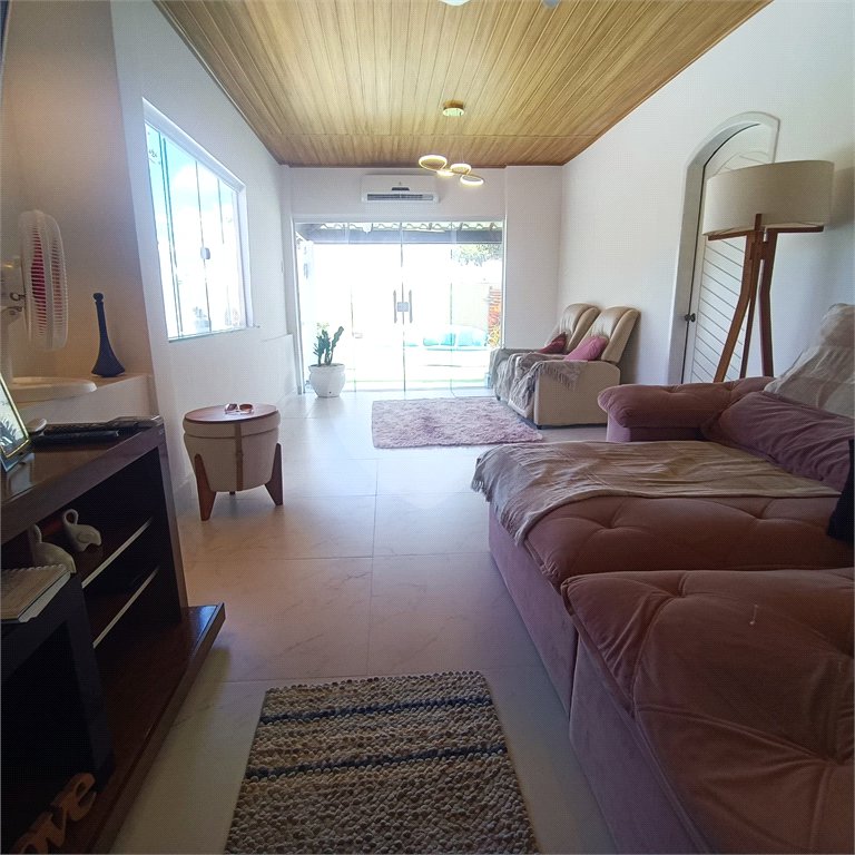 Casa à venda com 3 quartos, sendo 1 suíte, em Caminho de Búzios, Cabo Frio, RJ