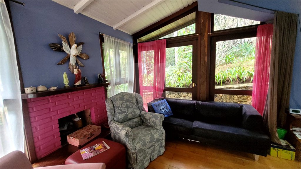 Casa à venda ou para alugar com 4 quartos, sendo 3 suítes, no condomínio Associação Reserva das Hortênsias, Mairiporã - SP