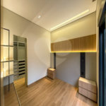 Indaiatuba - Condominio Sapezal - R$ 2.400.000,00 - Área Total 360,00 m² - Área Construída 213,32 m² - TÉRREA - 03 suítes sendo a master com closet; - Escritório; Lavabo; Cozinha com cooktop e planejados; Gourmet com churrasqueira; Ambientes preparados para ar condicionado; Piscina com cascata,