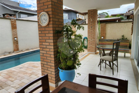 Casa à venda com 4 suítes no condomínio Pedra Grande, Atibaia - SP