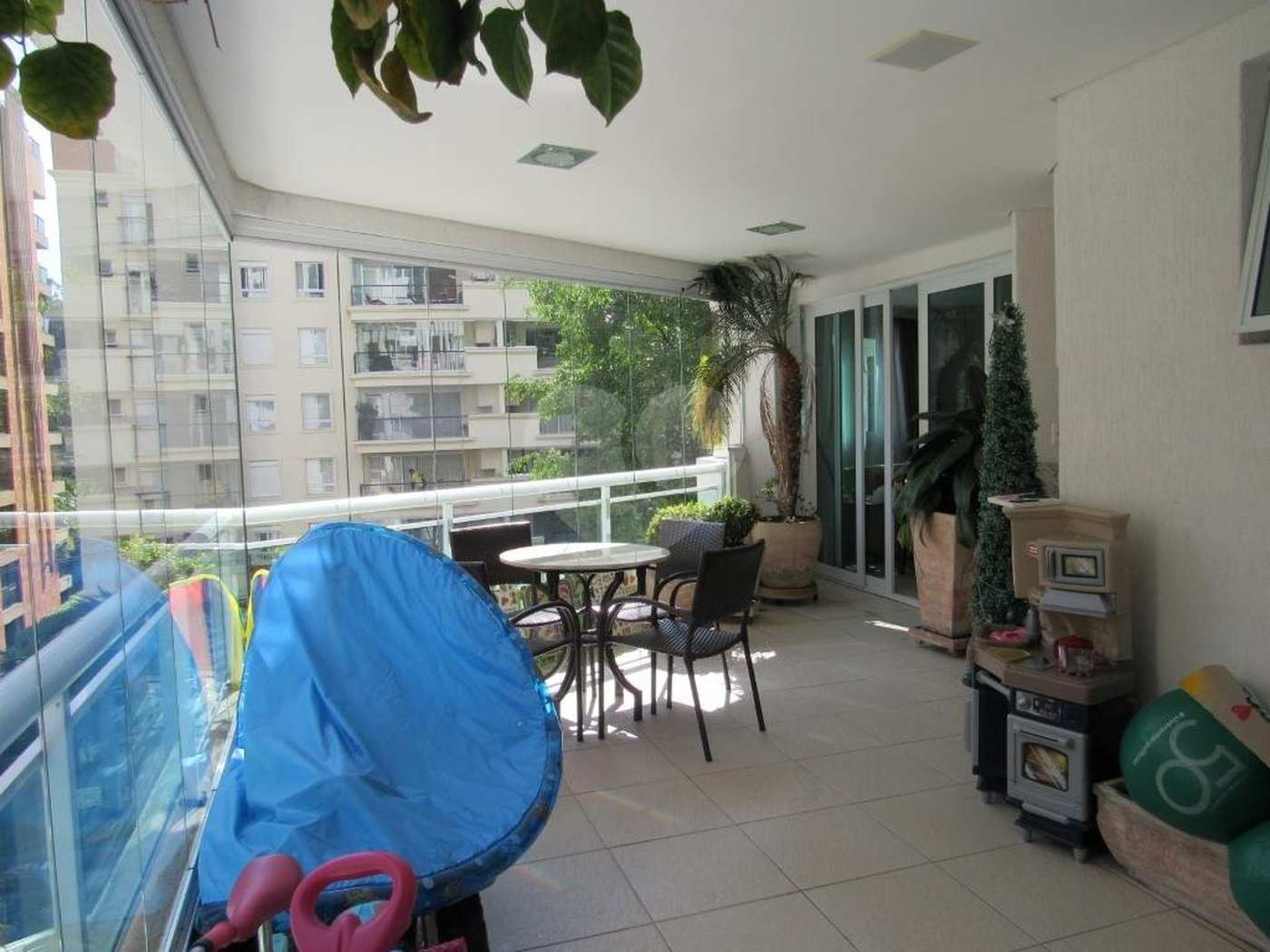 Apartamento à venda com 3 suítes em Real Parque, São Paulo, SP