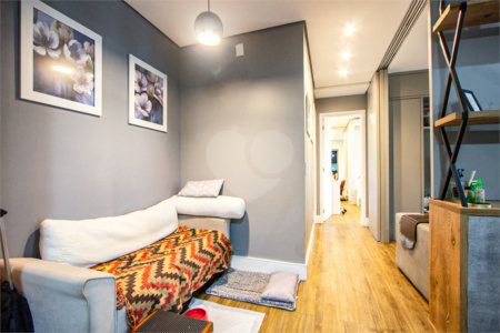 Apartamento à venda com 2 quartos, sendo 1 suíte,  em Jardim das Acácias, São Paulo, SP