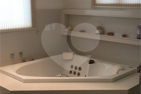Casa à venda com 5 suítes no condomínio Village Ipanema 1, Araçoiaba da Serra - SP