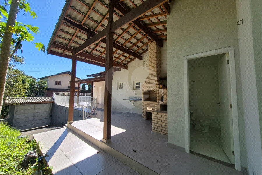 Casa à venda com 2 suítes no condomínio Alpes da Cantareira, Mairiporã - SP
