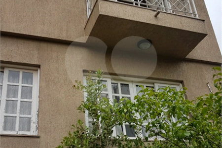 Sobrado à venda com 3 suítes em Vila Gumercindo, São Paulo, SP