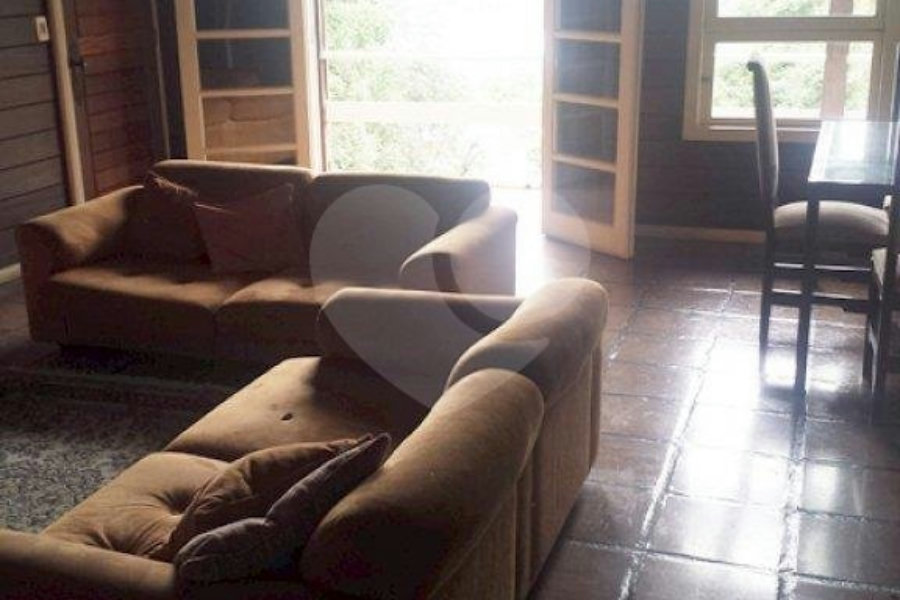Casa à venda ou para alugar com 4 quartos, sendo 1 suíte, no condomínio Estrada Armando Barbosa ,6300, Mairiporã - SP