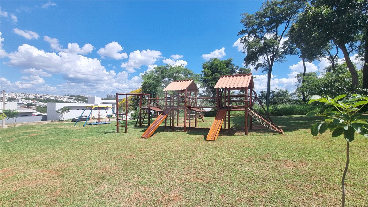 Casa à venda com 3 quartos, sendo 1 suíte, no condomínio Helena Maria, Sorocaba - SP