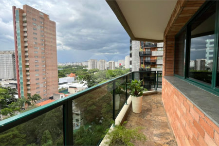 Apartamento à venda com 3 suítes em Moema, São Paulo, SP
