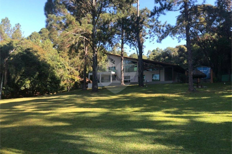 Casa à venda com 4 quartos, sendo 1 suíte, no condomínio Loteamento Haras El Passo, Mairiporã - SP