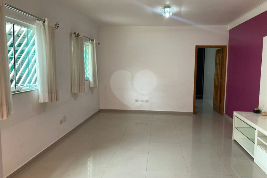 Sobrado à venda com 3 quartos, sendo 1 suíte, em Vila Constança, São Paulo, SP
