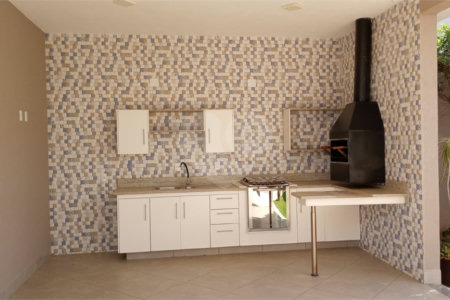 Casa à venda com 3 suítes no condomínio Picollo, Louveira - SP