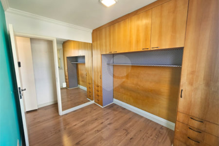 Apartamento à venda com 3 quartos, sendo 1 suíte, em Vila Gumercindo, São Paulo, SP