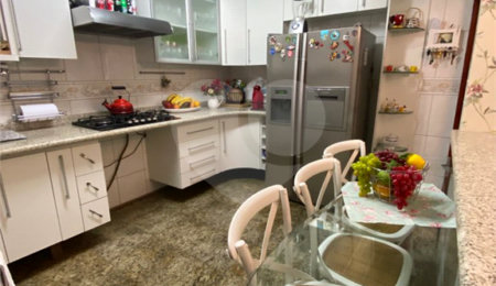 Sobrado à venda com 4 quartos, sendo 1 suíte,  em Tremembé, São Paulo, SP