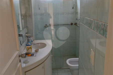 Apartamento à venda com 3 quartos, sendo 1 suíte,  em Aclimação, São Paulo, SP