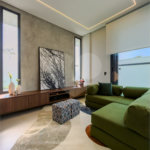 Indaiatuba - Condominio Villa Sapezal - 318 m² de Terreno - 230 m² de Área Construída - 3 suítes, sendo 1 Master com closet planejado - Sala de TV - Sala de estar integrada à Sala de jantar - Cozinha com móveis planejados - Despensa - Escritório planejado - Lavabo - Piscina com preparação para aquec