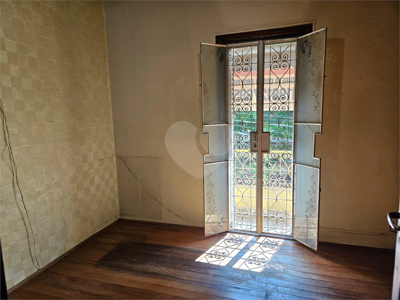 Casa à venda com 3 quartos, sendo 1 suíte,  em Água Branca, São Paulo, SP