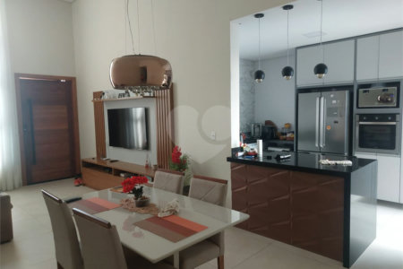 Casa à venda com 3 quartos, sendo 1 suíte, no condomínio Mantova, Indaiatuba - SP