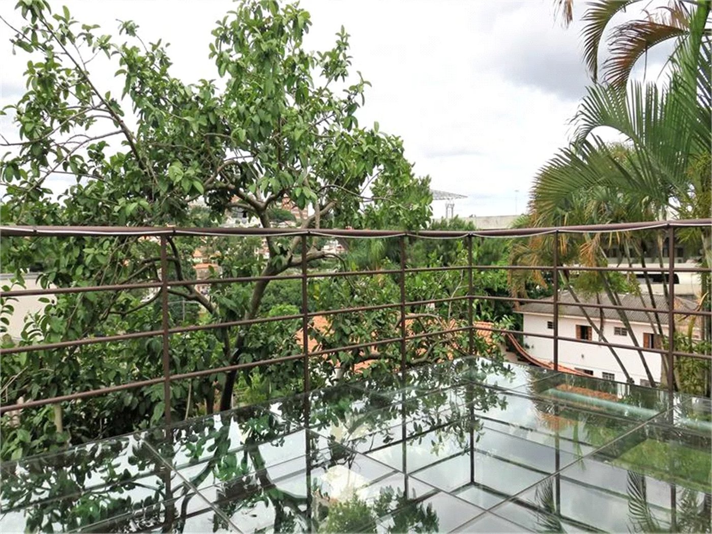 Casa à venda com 4 quartos, sendo 2 suítes,  em Jardim Leonor, São Paulo, SP