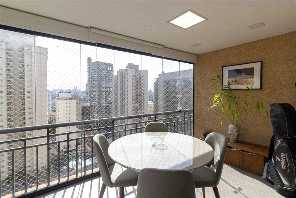 Apartamento à venda com 3 quartos, sendo 2 suítes, em Brooklin Paulista, São Paulo, SP