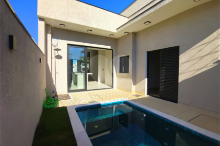 Casa à venda com 2 quartos, sendo 1 suíte, no condomínio Terras de São Francisco, Sorocaba - SP