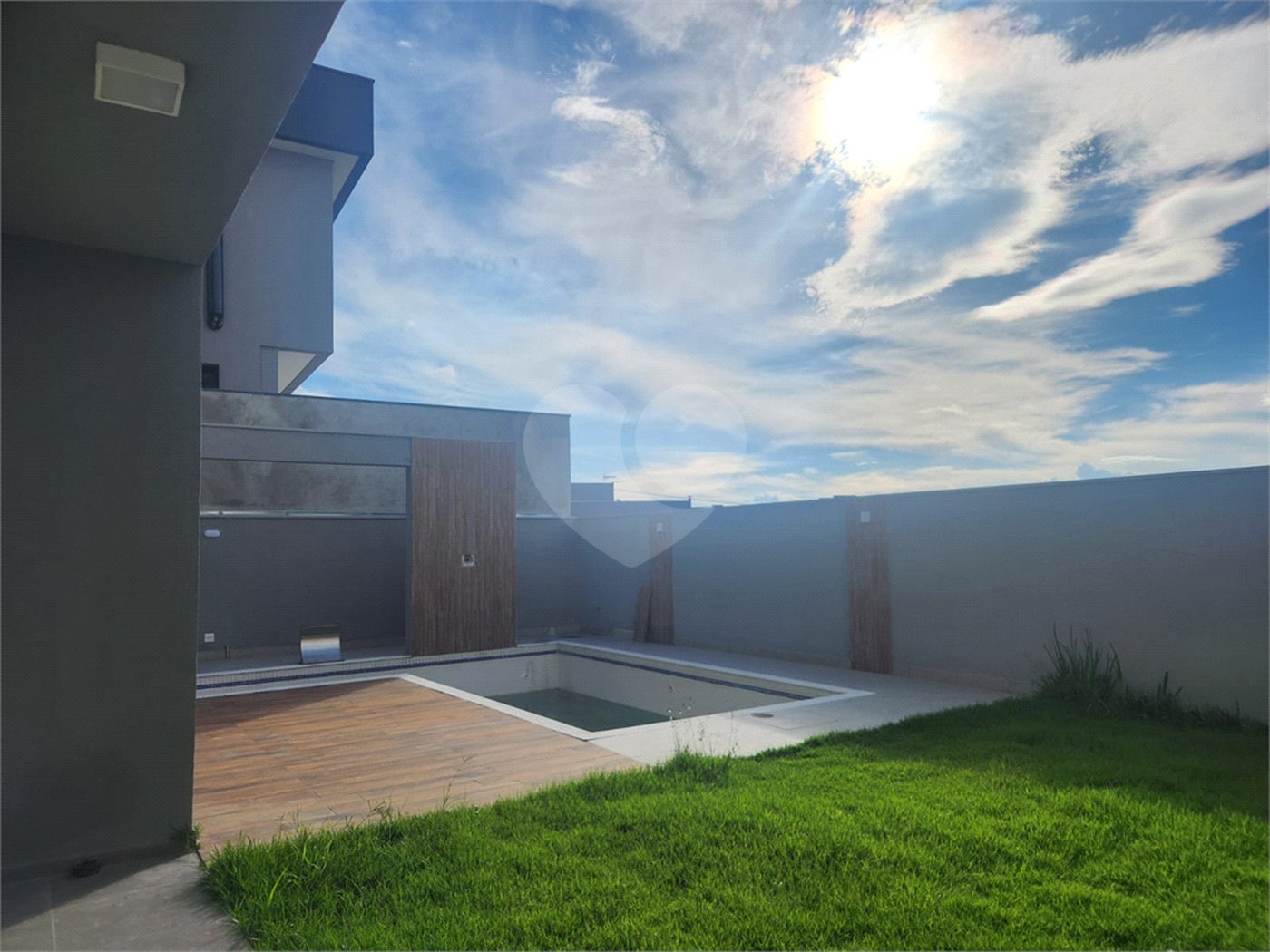Casa à venda ou para alugar com 4 suítes no condomínio Residencial Jaguary, São José dos Campos - SP