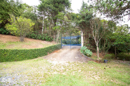 Casa à venda ou para alugar com 5 quartos, sendo 2 suítes, no condomínio Restinga Verde, São Roque - SP