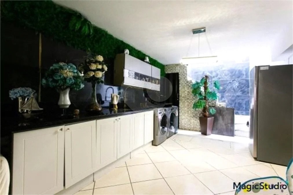 Casa com 153m², 3 dormitórios, sendo 1 suíte, 4 vagas, à venda na Penha.