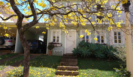 Casa à venda com 3 quartos, sendo 1 suíte,  no condomínio Parque dos Ipês, São Carlos - SP