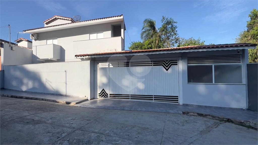 Casa à venda com 3 quartos, sendo 1 suíte,  no condomínio Jardim das Flores, Sorocaba - SP