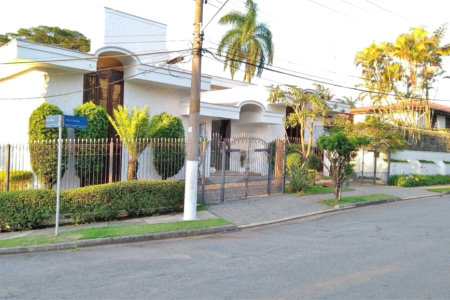 Casa à venda com 4 quartos, sendo 1 suíte,  em Jardim Guedala, São Paulo, SP