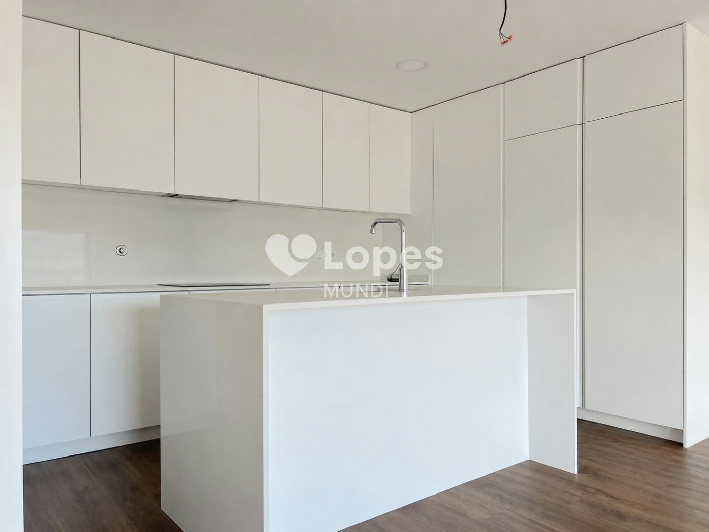 Apartamento T3 à venda em Águas Santas, Maia, Portugal – Varanda e garagem