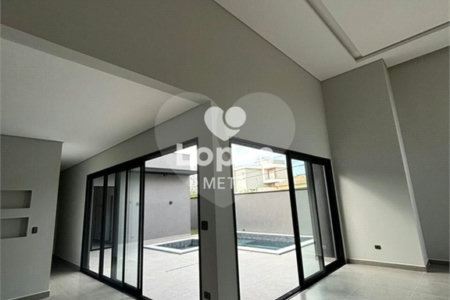 Casa à venda com 3 quartos, sendo 1 suíte,  no condomínio Terras do Vale, Caçapava - SP