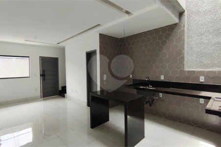 Casa à venda com 2 suítes no condomínio Residencial Paranaguá, São Paulo - SP