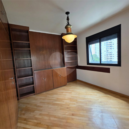 Apartamento à venda com 3 suítes em Vila Uberabinha, São Paulo, SP