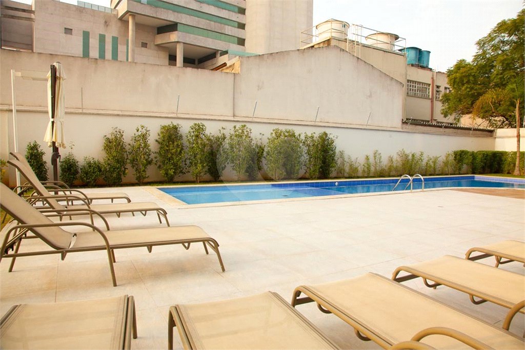Apartamento à venda com 3 quartos, sendo 1 suíte,  em Vila Olímpia, São Paulo, SP