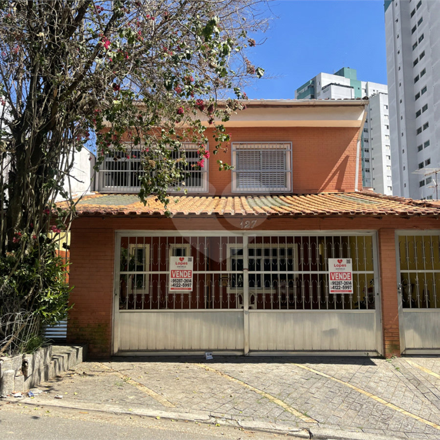 Sobrado à venda com 4 quartos, sendo 1 suíte, em Vila Gilda, Santo André, SP