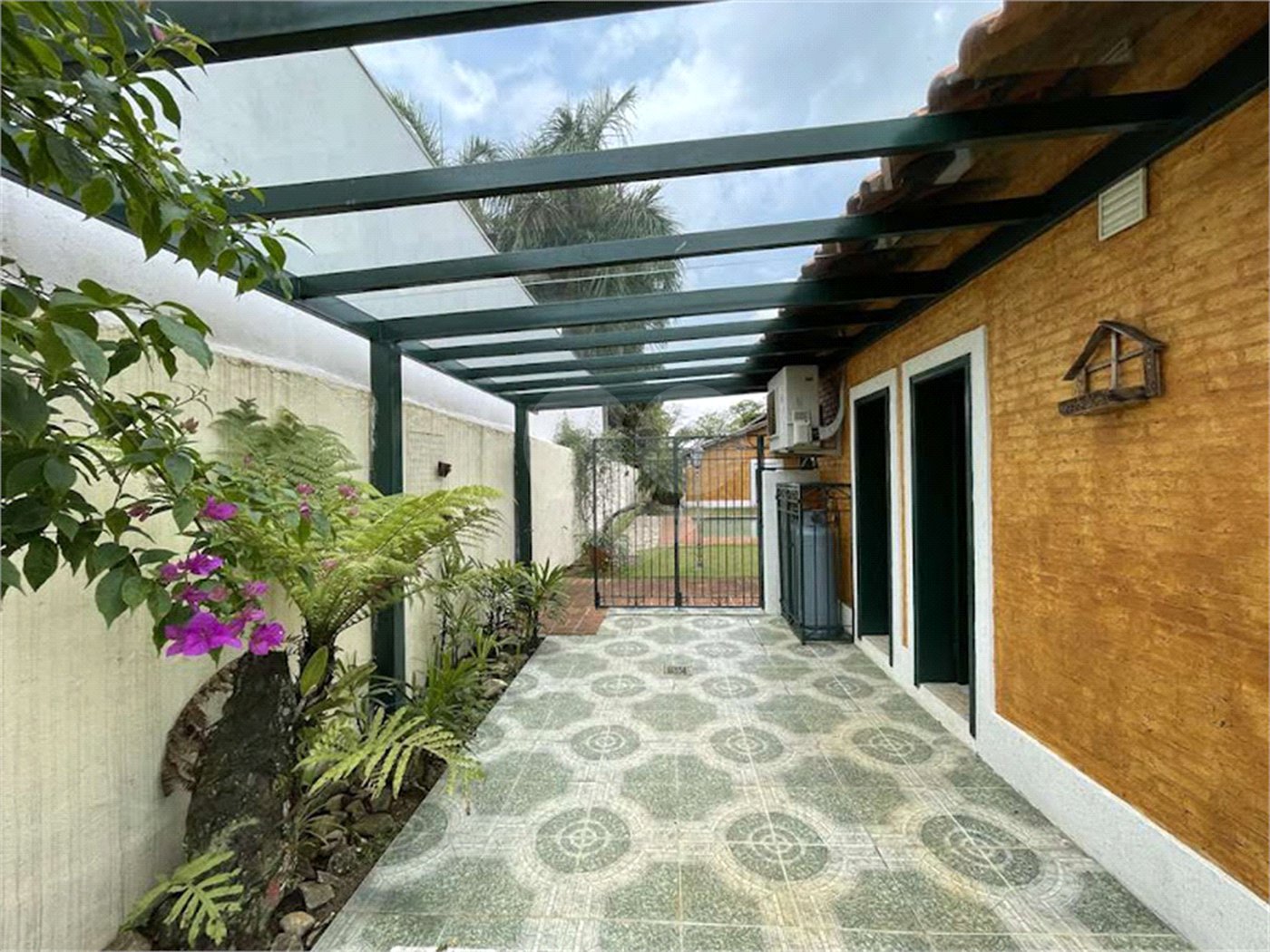 Casa à venda com 4 suítes no condomínio Miollo da Granja, Cotia - SP