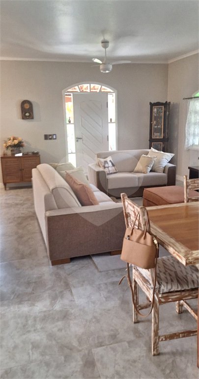 Casa à venda com 3 quartos, sendo 1 suíte, em Alpes D'ouro, Bom Jesus dos Perdões, SP