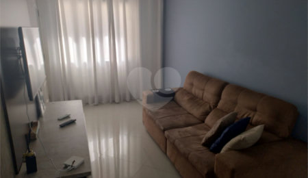Casa à venda com 2 quartos, sendo 1 suíte, no condomínio Residencial Karen, São Paulo - SP